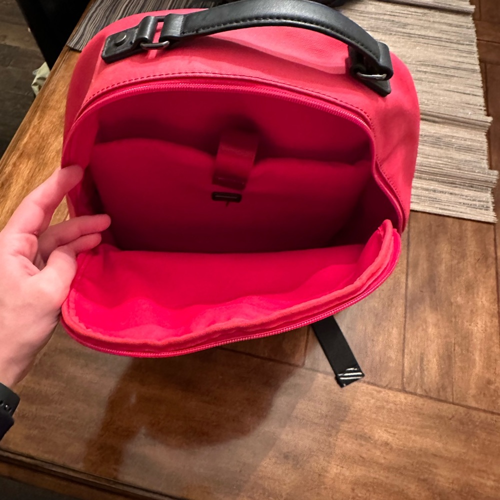 Guess backpack - Picture 5 of 5